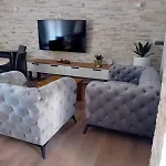 Apartament Crostar *