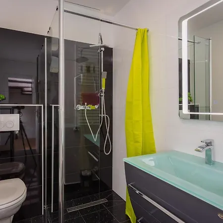 Crostar ペシュチャーナ・ウヴァラ