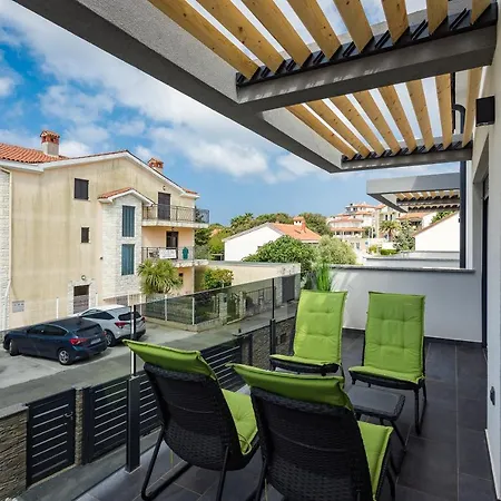 Crostar ペシュチャーナ・ウヴァラ