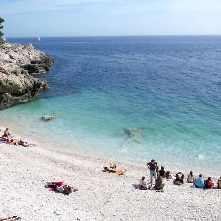 Crostar ペシュチャーナ・ウヴァラ