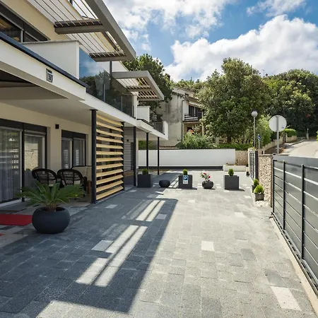 Crostar * Pjescana Uvala