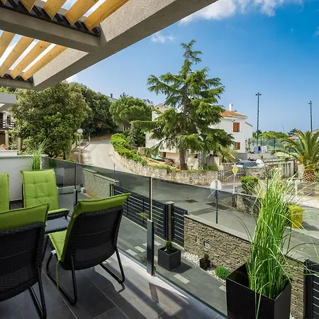 Crostar Apartment