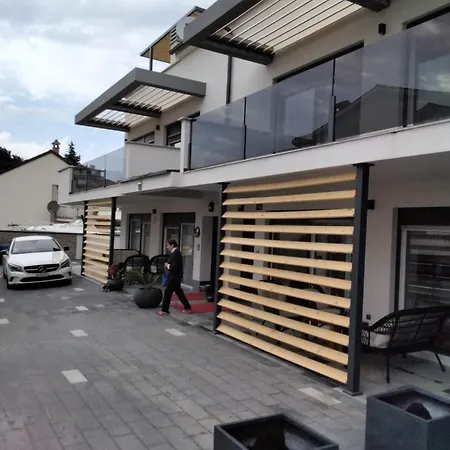 Crostar Apartment *